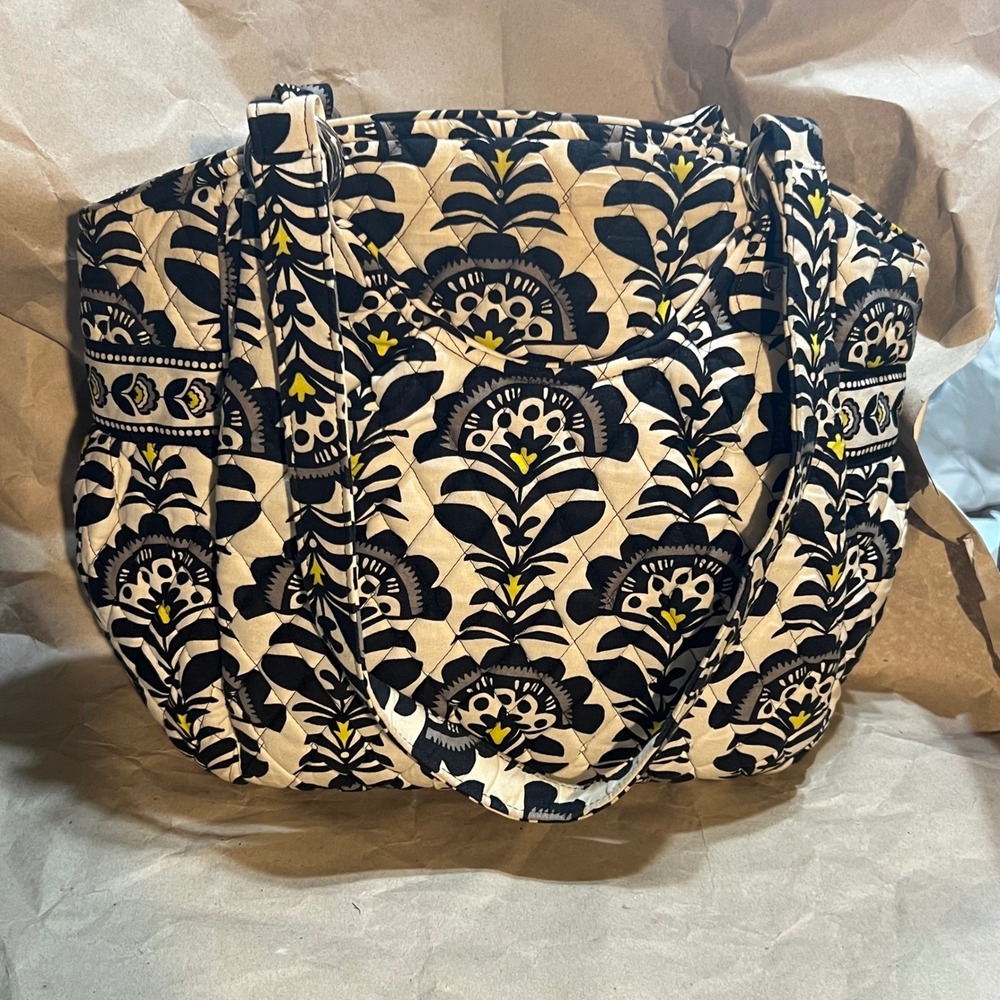 Vera Bradley Medium Shoulder Bag Black White Yellow Quilted Floral Deco Daisy